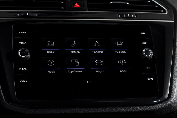 Volkswagen Tiguan 1.5 TSI 150 PK Life Business | Trekhaak | Dig. Cockpit | Adapt. Cruise | Stuur-+stoelverw. | Camera | PDC | NAV+App. Connect | ECC | LM 19" |