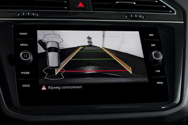 Volkswagen Tiguan 1.5 TSI 150 PK Life Business | Trekhaak | Dig. Cockpit | Adapt. Cruise | Stuur-+stoelverw. | Camera | PDC | NAV+App. Connect | ECC | LM 19" |