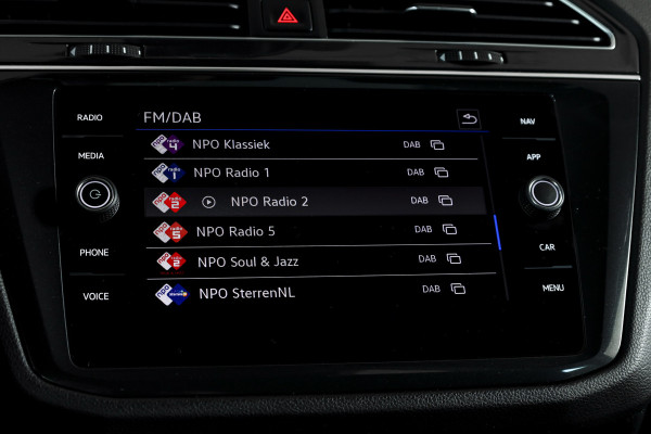 Volkswagen Tiguan 1.5 TSI 150 PK Life Business | Trekhaak | Dig. Cockpit | Adapt. Cruise | Stuur-+stoelverw. | Camera | PDC | NAV+App. Connect | ECC | LM 19" |