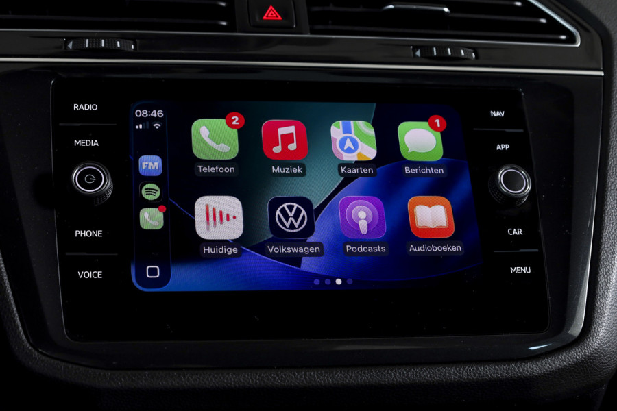 Volkswagen Tiguan 1.5 TSI 150 PK Life Business | Trekhaak | Dig. Cockpit | Adapt. Cruise | Stuur-+stoelverw. | Camera | PDC | NAV+App. Connect | ECC | LM 19" |