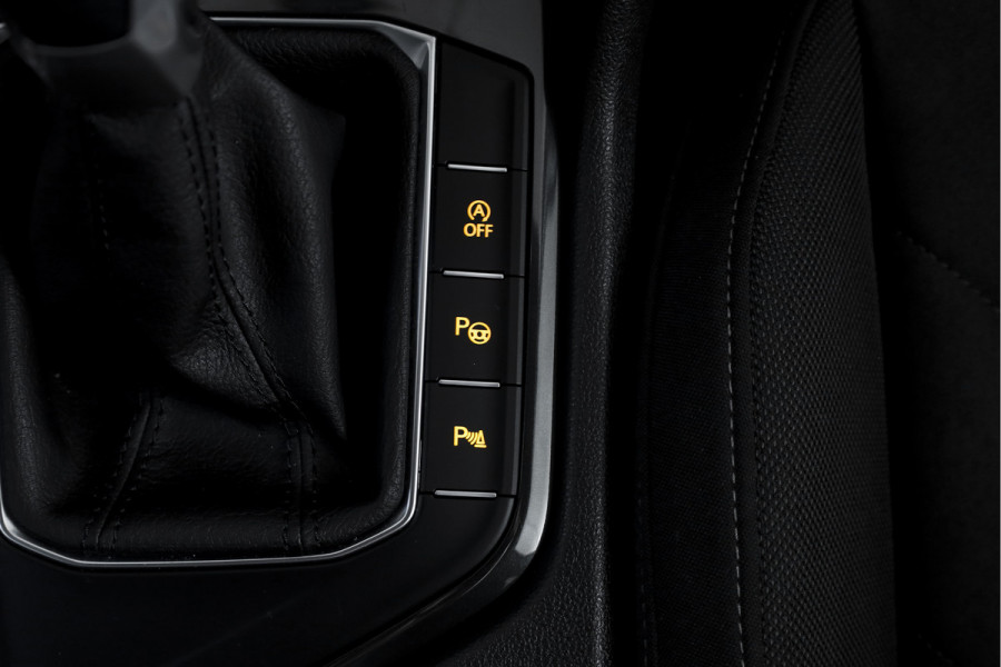 Volkswagen Tiguan 1.5 TSI 150 PK Life Business | Trekhaak | Dig. Cockpit | Adapt. Cruise | Stuur-+stoelverw. | Camera | PDC | NAV+App. Connect | ECC | LM 19" |