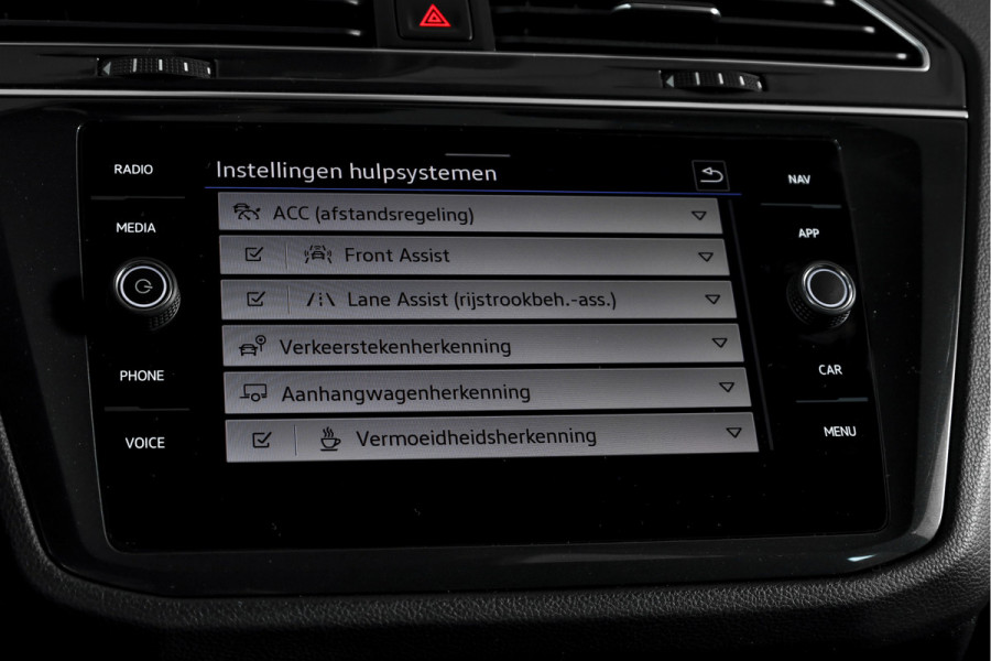 Volkswagen Tiguan 1.5 TSI 150 PK Life Business | Trekhaak | Dig. Cockpit | Adapt. Cruise | Stuur-+stoelverw. | Camera | PDC | NAV+App. Connect | ECC | LM 19" |