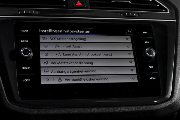 Volkswagen Tiguan 1.5 TSI 150 PK Life Business | Trekhaak | Dig. Cockpit | Adapt. Cruise | Stuur-+stoelverw. | Camera | PDC | NAV+App. Connect | ECC | LM 19" |