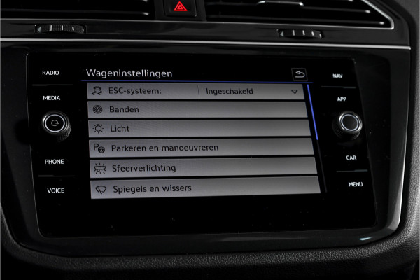 Volkswagen Tiguan 1.5 TSI 150 PK Life Business | Trekhaak | Dig. Cockpit | Adapt. Cruise | Stuur-+stoelverw. | Camera | PDC | NAV+App. Connect | ECC | LM 19" |