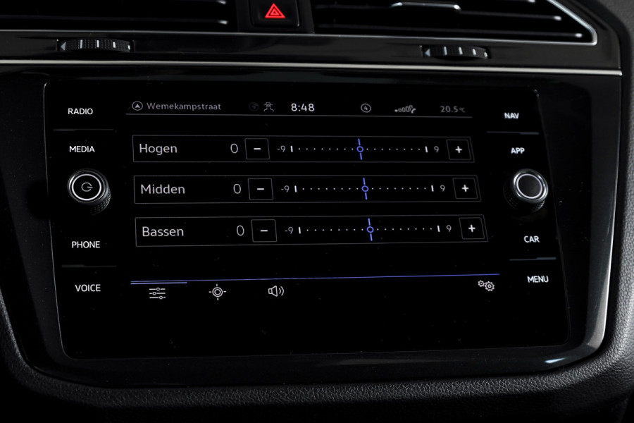Volkswagen Tiguan 1.5 TSI 150 PK Life Business | Trekhaak | Dig. Cockpit | Adapt. Cruise | Stuur-+stoelverw. | Camera | PDC | NAV+App. Connect | ECC | LM 19" |