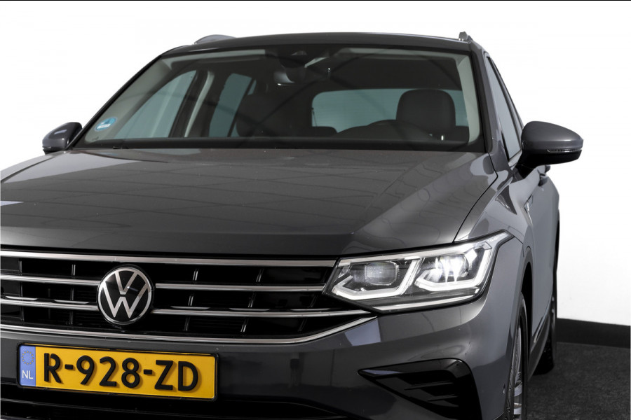 Volkswagen Tiguan 1.5 TSI 150 PK Life Business | Trekhaak | Dig. Cockpit | Adapt. Cruise | Stuur-+stoelverw. | Camera | PDC | NAV+App. Connect | ECC | LM 19" |