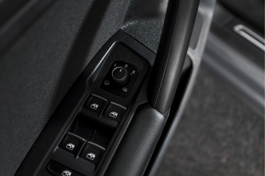 Volkswagen Tiguan 1.5 TSI 150 PK Life Business | Trekhaak | Dig. Cockpit | Adapt. Cruise | Stuur-+stoelverw. | Camera | PDC | NAV+App. Connect | ECC | LM 19" |