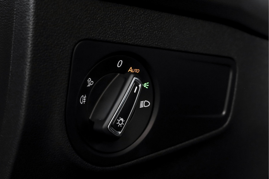 Volkswagen Tiguan 1.5 TSI 150 PK Life Business | Trekhaak | Dig. Cockpit | Adapt. Cruise | Stuur-+stoelverw. | Camera | PDC | NAV+App. Connect | ECC | LM 19" |