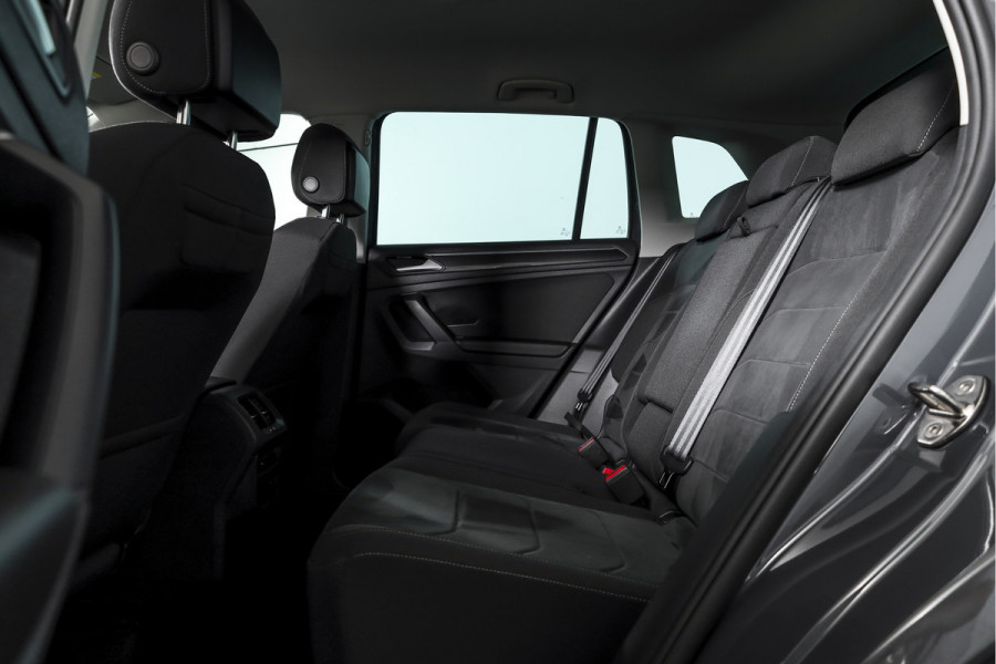 Volkswagen Tiguan 1.5 TSI 150 PK Life Business | Trekhaak | Dig. Cockpit | Adapt. Cruise | Stuur-+stoelverw. | Camera | PDC | NAV+App. Connect | ECC | LM 19" |