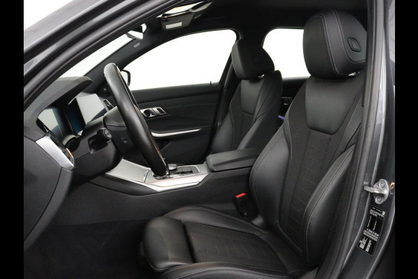 BMW 3-serie 320i Executive Edition | Sport Line | Trekhaak | Harman/Kardon | Sfeerverlichting | Carplay | Half leder | Live Cockpit | Parkeerhulp | Navigatie | Climate control | Full LED | Bluetooth | Cruise control