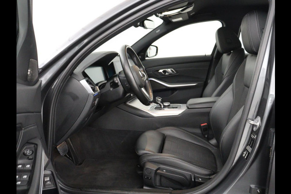 BMW 3-serie 320i Executive Edition | Sport Line | Trekhaak | Harman/Kardon | Sfeerverlichting | Carplay | Half leder | Live Cockpit | Parkeerhulp | Navigatie | Climate control | Full LED | Bluetooth | Cruise control