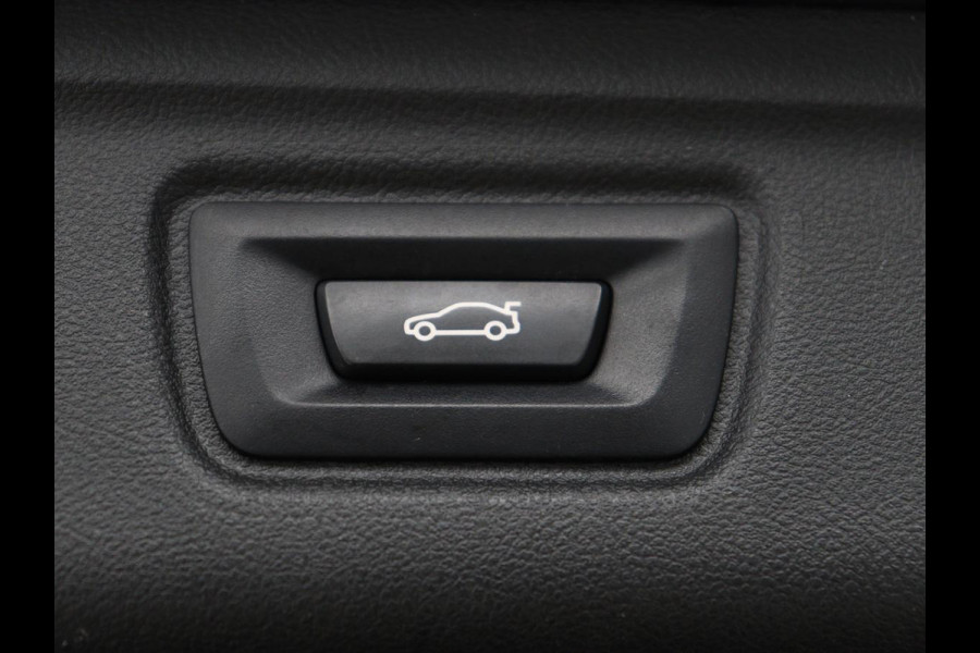 BMW 3-serie 320i Executive Edition | Sport Line | Trekhaak | Harman/Kardon | Sfeerverlichting | Carplay | Half leder | Live Cockpit | Parkeerhulp | Navigatie | Climate control | Full LED | Bluetooth | Cruise control