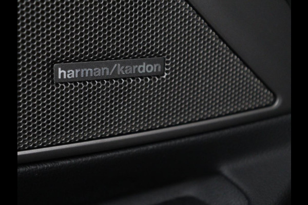 BMW 3-serie 320i Executive Edition | Sport Line | Trekhaak | Harman/Kardon | Sfeerverlichting | Carplay | Half leder | Live Cockpit | Parkeerhulp | Navigatie | Climate control | Full LED | Bluetooth | Cruise control