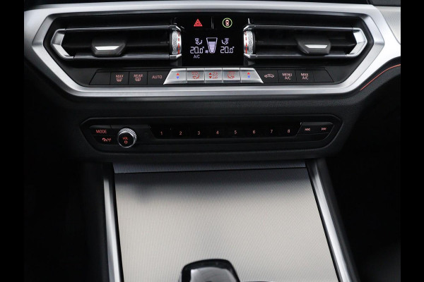 BMW 3-serie 320i Executive Edition | Sport Line | Trekhaak | Harman/Kardon | Sfeerverlichting | Carplay | Half leder | Live Cockpit | Parkeerhulp | Navigatie | Climate control | Full LED | Bluetooth | Cruise control