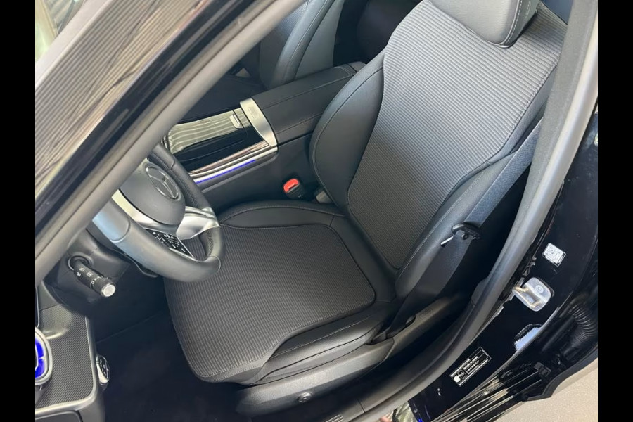 Mercedes-Benz C-Klasse 300e AVANTGARDE ** LED, MEMORY, DODE HOEK, CAMERA, WINTER ** 1e EIG - Ex MB-AG - 3.898km (!)  ** ** INFORMEER OOK NAAR ONZE AANTREKKELIJKE FINANCIAL-LEASE TARIEVEN **