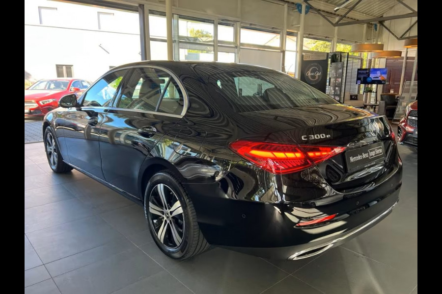 Mercedes-Benz C-Klasse 300e AVANTGARDE ** LED, MEMORY, DODE HOEK, CAMERA, WINTER ** 1e EIG - Ex MB-AG - 3.898km (!)  ** ** INFORMEER OOK NAAR ONZE AANTREKKELIJKE FINANCIAL-LEASE TARIEVEN **