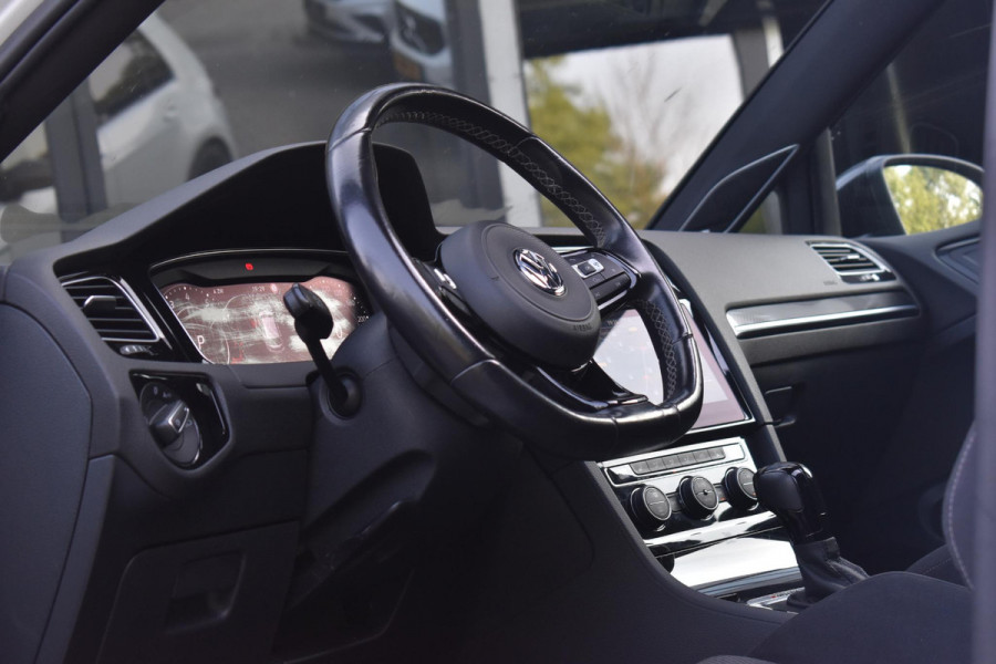 Volkswagen Golf 2.0 TSI 4Motion R Pano Akra Camera Dynaudio
