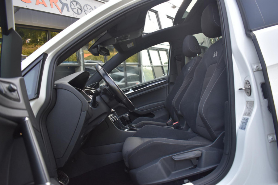 Volkswagen Golf 2.0 TSI 4Motion R Pano Akra Camera Dynaudio