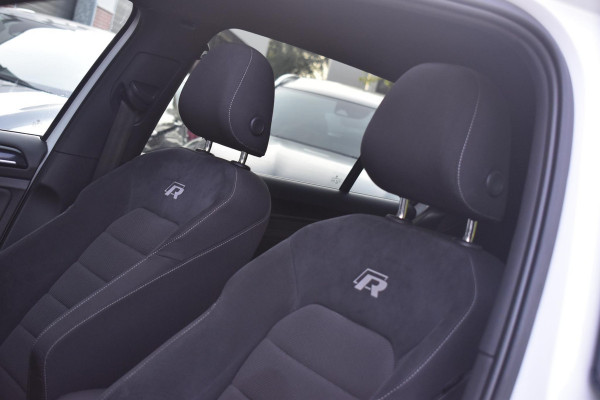 Volkswagen Golf 2.0 TSI 4Motion R Pano Akra Camera Dynaudio