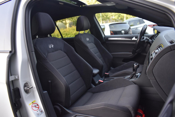Volkswagen Golf 2.0 TSI 4Motion R Pano Akra Camera Dynaudio