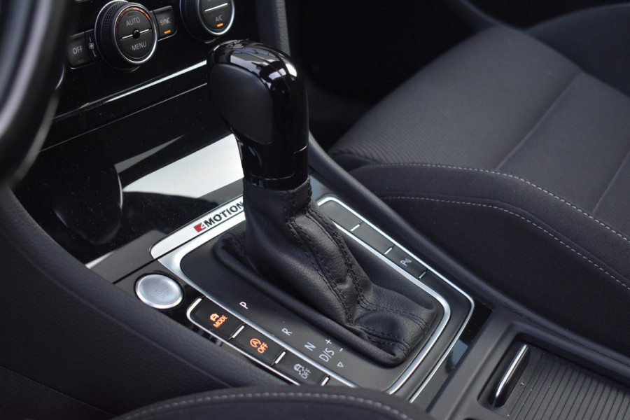 Volkswagen Golf 2.0 TSI 4Motion R Pano Akra Camera Dynaudio