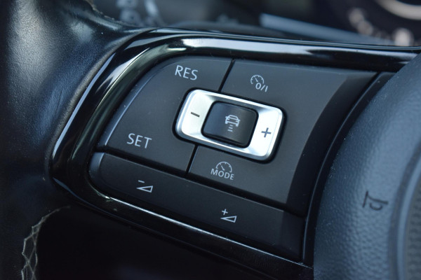Volkswagen Golf 2.0 TSI 4Motion R Pano Akra Camera Dynaudio
