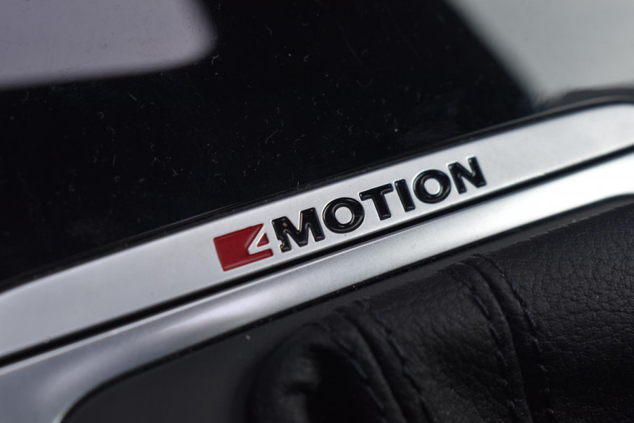 Volkswagen Golf 2.0 TSI 4Motion R Pano Akra Camera Dynaudio