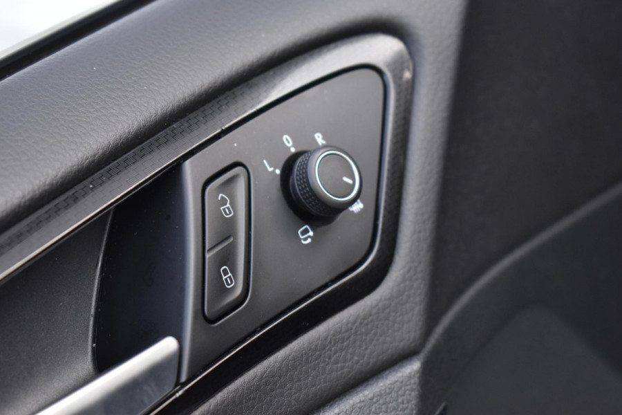 Volkswagen Golf 2.0 TSI 4Motion R Pano Akra Camera Dynaudio