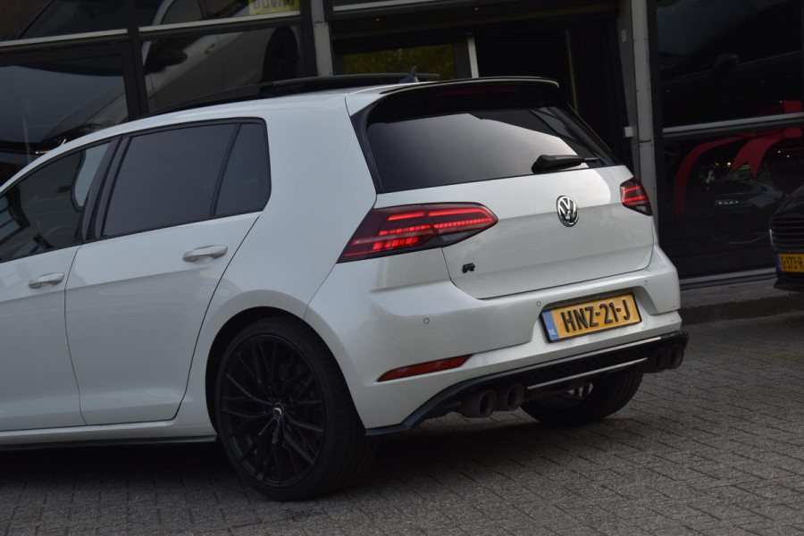 Volkswagen Golf 2.0 TSI 4Motion R Pano Akra Camera Dynaudio