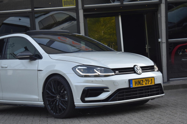 Volkswagen Golf 2.0 TSI 4Motion R Pano Akra Camera Dynaudio