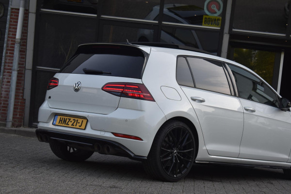 Volkswagen Golf 2.0 TSI 4Motion R Pano Akra Camera Dynaudio
