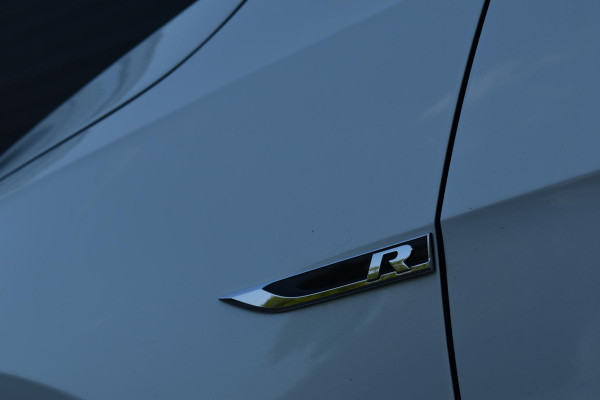 Volkswagen Golf 2.0 TSI 4Motion R Pano Akra Camera Dynaudio