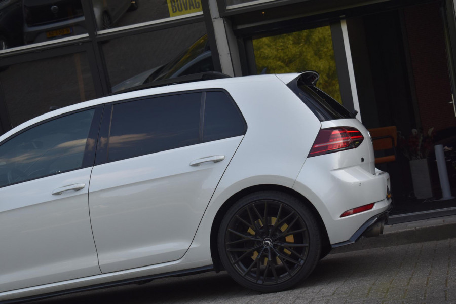 Volkswagen Golf 2.0 TSI 4Motion R Pano Akra Camera Dynaudio