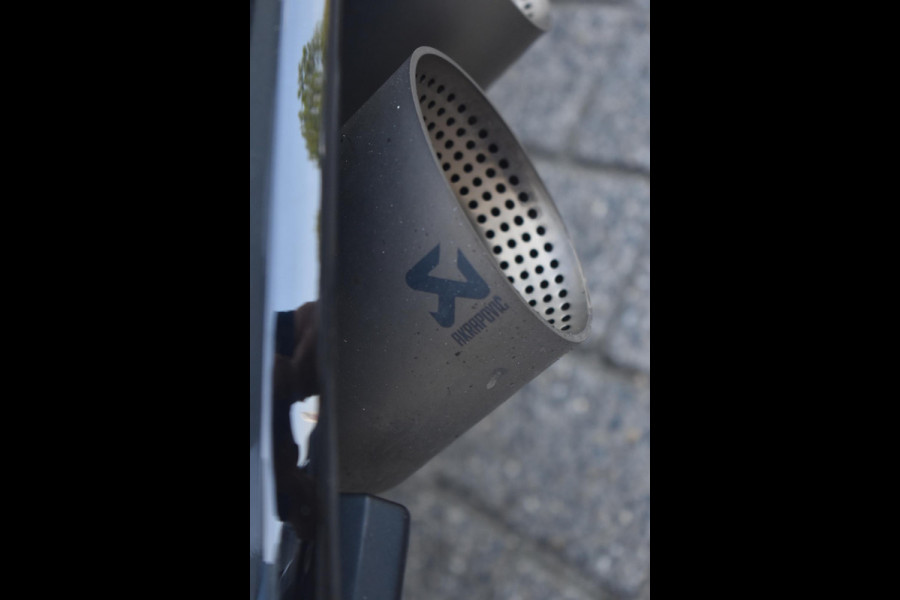 Volkswagen Golf 2.0 TSI 4Motion R Pano Akra Camera Dynaudio