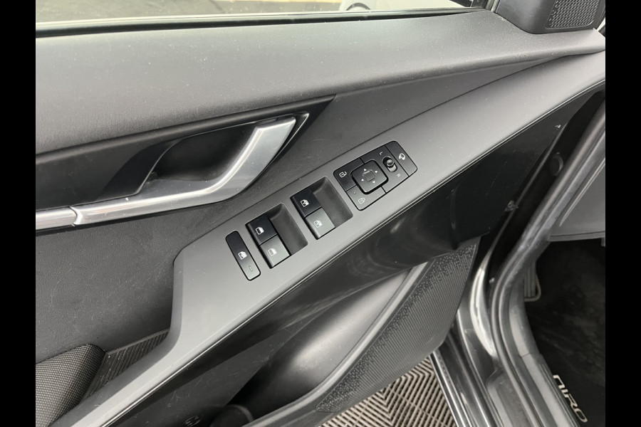 Kia Niro EV DynamicLine 64.8 kWh [3-Fase-11kW] {SoH-96%} (INCL-BTW) Aut. *LEATHER-FABRIC | ADAPTIVE-CRUISE | DIGI-COCKPIT | KEYLESS | CAMERA | DAB | COMFORTSEATS | SHIFTPADDLES | ECC | PDC | CARPLAY | AMBIENT-LIGHT | 17''ALU*