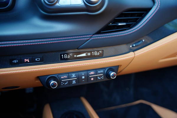 Ferrari F8 Spider 3.9 V8 HELE Carbon Pack