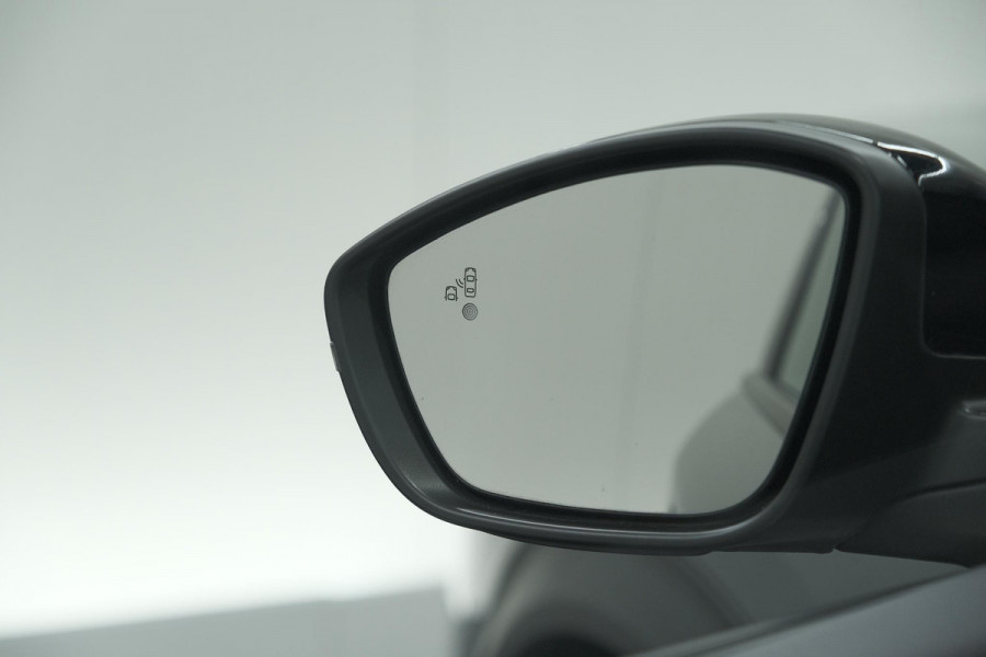 Peugeot e-2008 EV GT 50 kWh | 11 KW Laadfunctie | 360 Camera | Dodehoekdetectie | Apple Carplay | SOH=100%