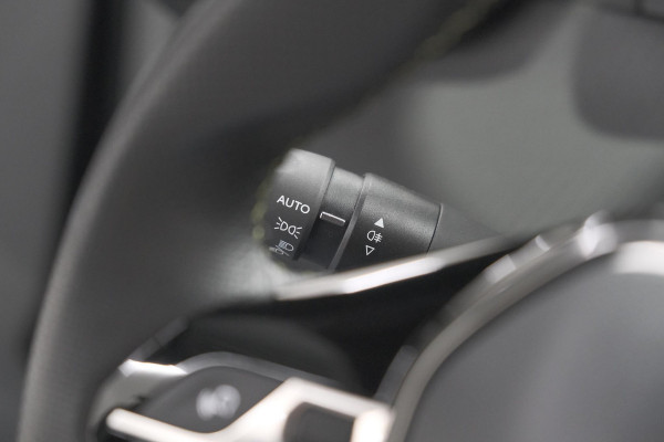 Peugeot e-2008 EV GT 50 kWh | 11 KW Laadfunctie | 360 Camera | Dodehoekdetectie | Apple Carplay | SOH=100%