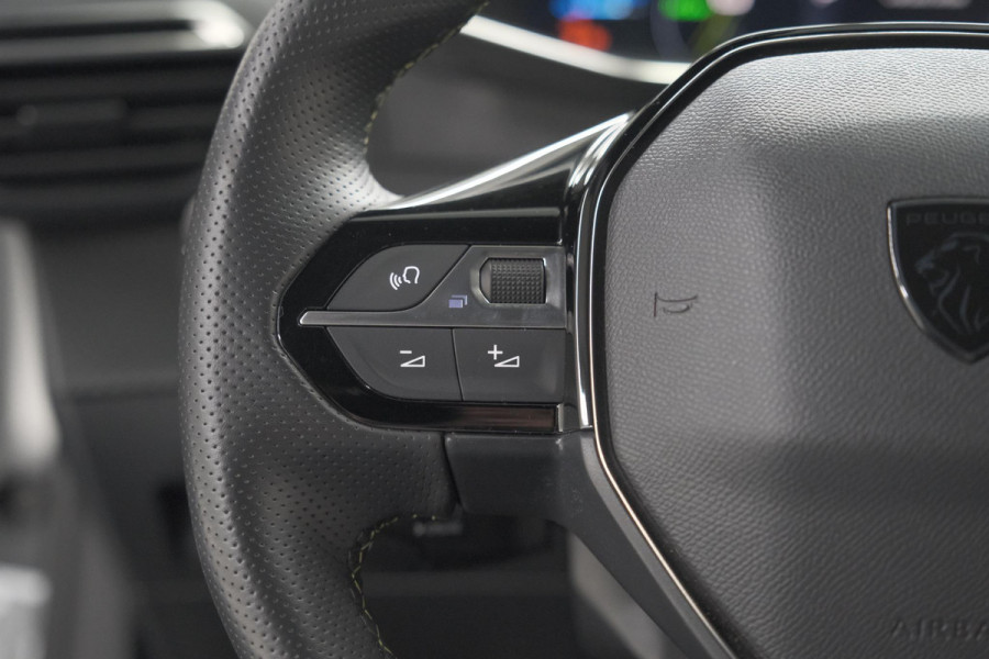 Peugeot e-2008 EV GT 50 kWh | 11 KW Laadfunctie | 360 Camera | Dodehoekdetectie | Apple Carplay | SOH=100%