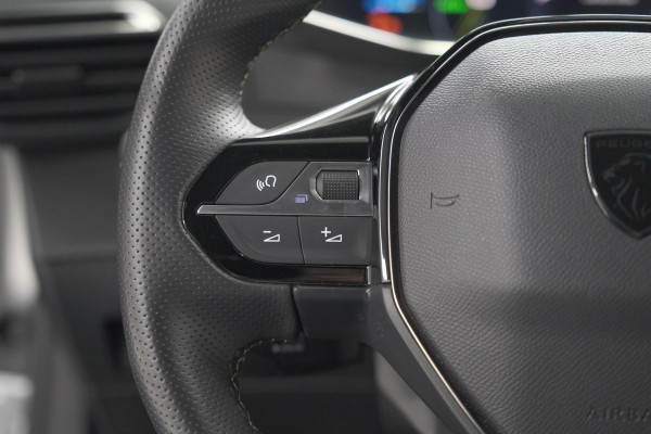 Peugeot e-2008 EV GT 50 kWh | 11 KW Laadfunctie | 360 Camera | Dodehoekdetectie | Apple Carplay | SOH=100%