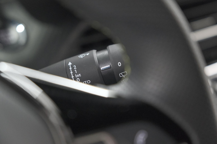 Peugeot e-2008 EV GT 50 kWh | 11 KW Laadfunctie | 360 Camera | Dodehoekdetectie | Apple Carplay | SOH=100%