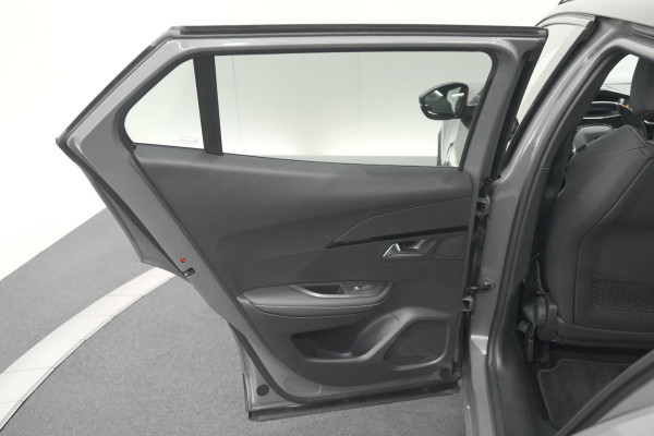 Peugeot e-2008 EV GT 50 kWh | 11 KW Laadfunctie | 360 Camera | Dodehoekdetectie | Apple Carplay | SOH=100%