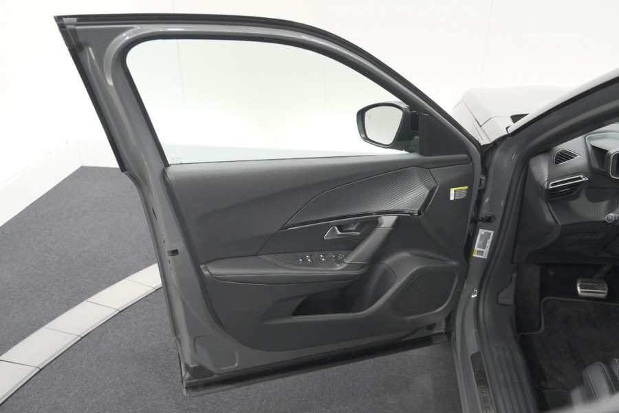 Peugeot e-2008 EV GT 50 kWh | 11 KW Laadfunctie | 360 Camera | Dodehoekdetectie | Apple Carplay | SOH=100%