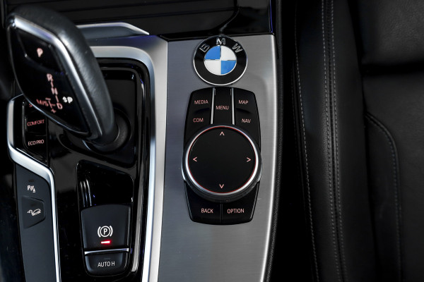 BMW X3 xDrive20i 184 PK High Executive Org. NL | M-Sport | Afn. Trekhaak | Cruise | Stoelverw. | PDC | Camera | NAV | ECC | Elek. Klep | LM 20" |