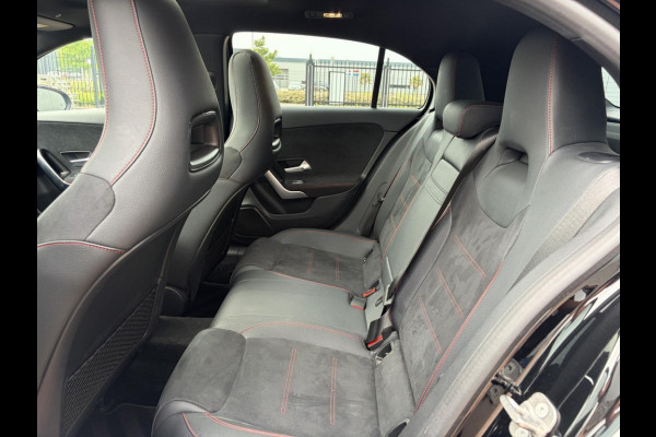 Mercedes-Benz A-Klasse 180 Star Edition AMG Line / Pano / Sfeer / Camera / LED