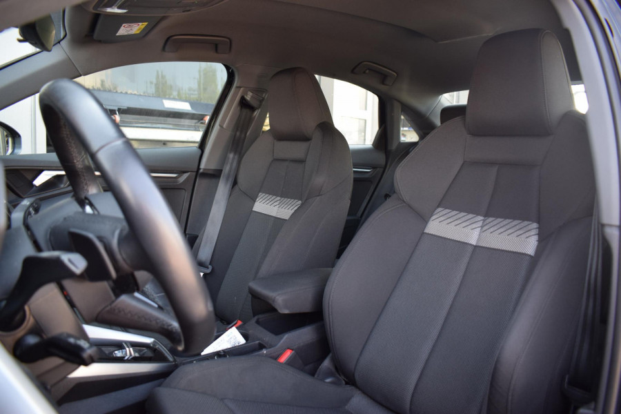 Audi A3 Limousine 30 TFSI Business edition | Apple CarPlay | Sportstoelen | Cruise