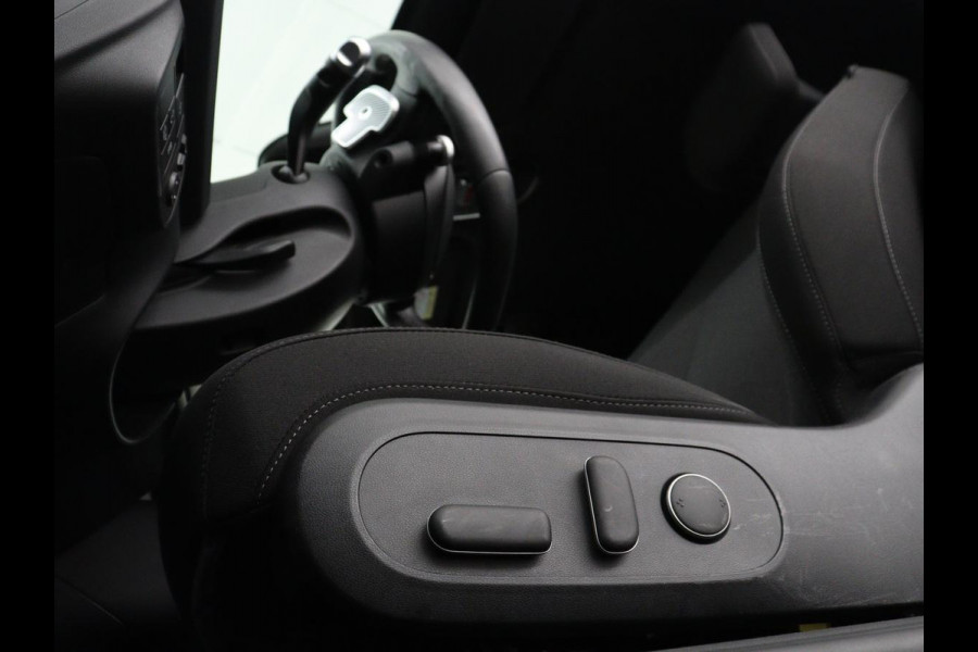 Hyundai IONIQ 6 Connect 77.4 kWh | SOH 94,7% | Warmtepomp | Head-Up | Stoelverwarming | Camera | Carplay | Standkachel | Adaptive cruise | Keyless | Navigatie | Achterbankverwarming | Full LED