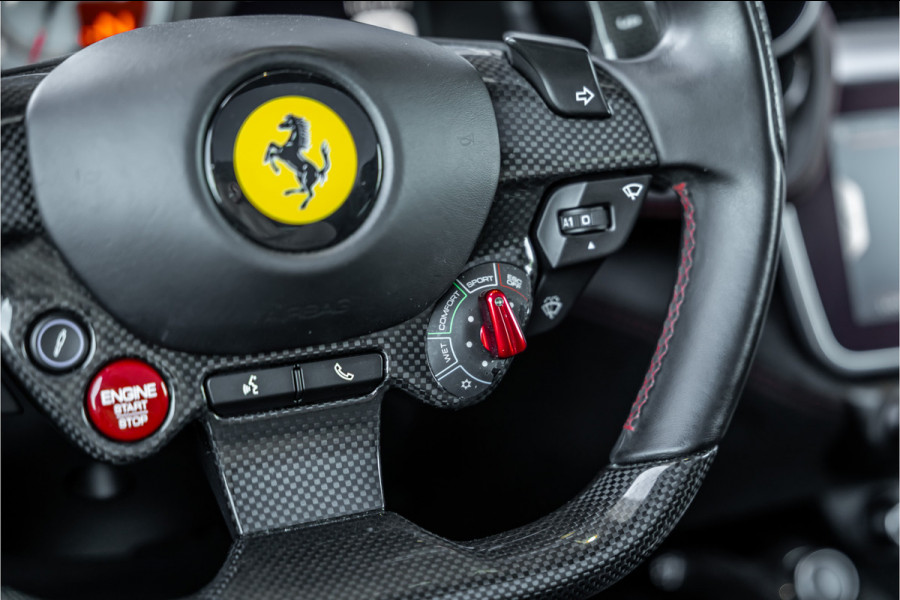Ferrari GTC4Lusso 6.3 V12 - 4-zits l Lift l Passenger Display l Carbon l Panorama