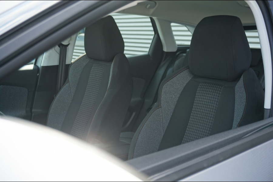 Peugeot 3008 131PK PureTech Bue Lease AUTOM. | AFN. TREKHAAK | HOGE ZIT