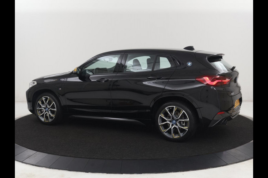 BMW X2 xDrive25e Goldplay Edition | SOH 82,1% | M Sport | Leder | Head-Up | Sportstoelen | 19'' velgen | Sfeerverlichting | Camera | Stoelverwarming | Navigatie | Full LED | Keyless | DAB | Park Assist | Memory | PHEV | Plug In